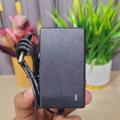 14.6V 2A Li-ion LiFePO4 Battery Charger DC Power Adapter for 4S 12V Battery Pack_img_1