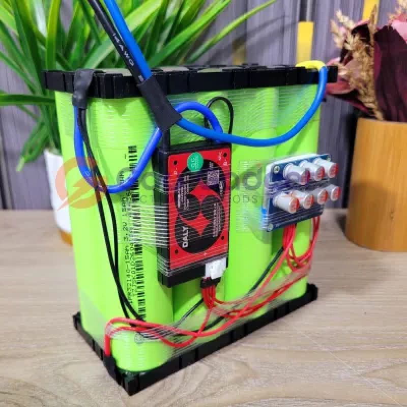 12V 30Ah LiFePO4 Rechargeable Battery Pack | Daly 4S 20A BMS & 4S 6A Active Balancer